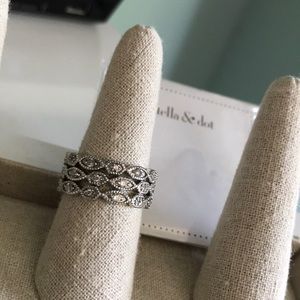 Stable deco rings